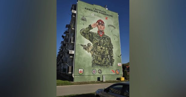 Na ścianie bloku przy ul. Bitwy nad Bzurą 39 w Łęczycy powstał mural poświęcony 1 Batalionowi Kawalerii Powietrznej z Leźnicy Wielkiej. Uroczystość jego odsłonięcia zaplanowano na 16 października 2026 roku.